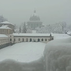 La primavera tarda ad arrivare, a Oropa 30 centimetri di neve: la foto del Santuario (foto dalla pagina Facebook di Santuario di Oropa e servizio di Mauro Benedetti per newsbiella.it)