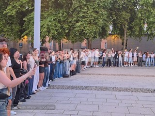 Maturità 2026, a Biella studenti in piazza Duomo per cantare "Notte prima degli esami" FOTO e VIDEO Nicola rasolo per Newsbiella.it
