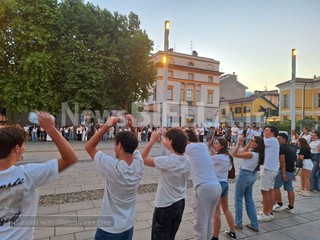 Maturità 2026, a Biella studenti in piazza Duomo per cantare "Notte prima degli esami" FOTO e VIDEO Nicola rasolo per Newsbiella.it