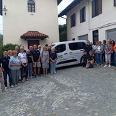Valdilana, un nuovo mezzo per i trasporti sociali a servizio del territorio (foto dalla pagina Facebook di Comune di Valdilana)