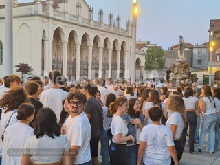 Maturità 2026, a Biella studenti in piazza Duomo per cantare "Notte prima degli esami" FOTO e VIDEO Nicola rasolo per Newsbiella.it