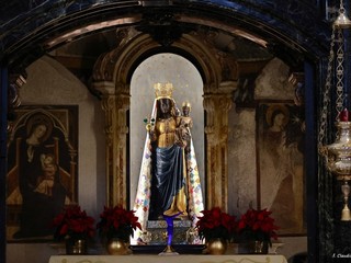 Oropa tra neve, nebbia e silenzio: le fotografie di Claudio Nicola nel giorno di Santo Stefano FOTO Claudio Nicola Oropa tra neve, nebbia e silenzio: le fotografie di Claudio Nicola nel giorno di Santo Stefano FOTO Claudio Nicola