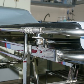 Ponderano, profanazione di una salma in obitorio, indagano i Carabinieri