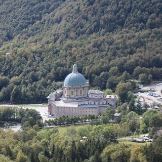 Alpini, i gruppi della Valle Oropa al Santuario nel ricordo dei Caduti