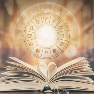 Ecco cosa ci dicono le stelle per i prossimi giorni: l’Oroscopo di Corinne Ecco cosa ci dicono le stelle per i prossimi giorni: l’Oroscopo di Corinne