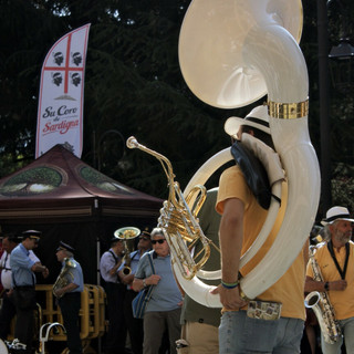 Nell’immagine di Mario Milano, un momento della presenza di otto bande musicali alla festa sarda 2026 Nell’immagine di Mario Milano, un momento della presenza di otto bande musicali alla festa sarda 2026