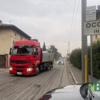 Bitumature, si procede lungo la SP 419 e la SP 500, un cittadino: &quot;Finalmente sarà più sicura&quot; FOTO Giuliana Mosca per newsbiella.it