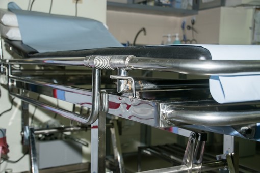Ponderano, profanazione di una salma in obitorio, indagano i Carabinieri