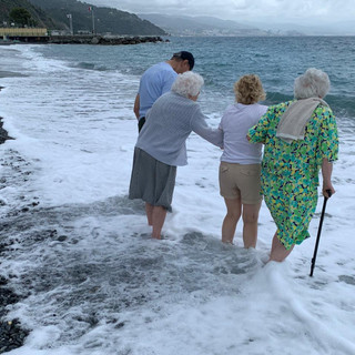Una giornata speciale ad Arenzano: il sogno del mare si realizza per i residenti della RSA Oasi di Chiavazza