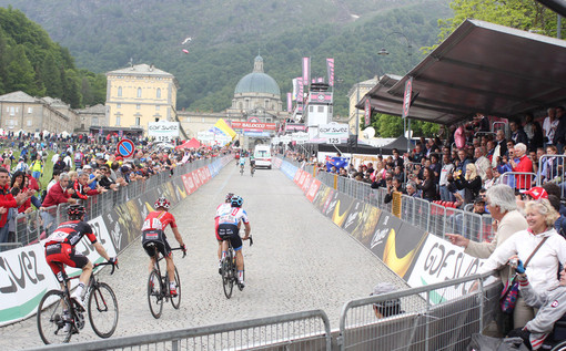 Giro d’Italia: 19ma tappa da Biella, partenza da via Cavour Giro d’Italia: 19ma tappa da Biella, partenza da via Cavour