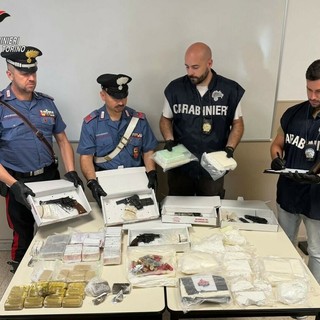 Cocaina, fucili e pistole sepolti nel bosco, operazione shock tra Torino e il Canavese