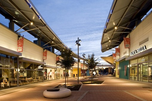 Panico a "Gli Orsi", rumeno spruzza spray al peperoncino durante una lite