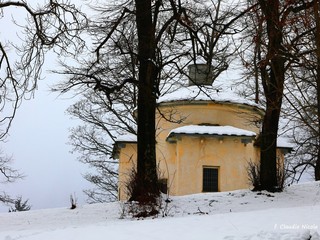 Oropa tra neve, nebbia e silenzio: le fotografie di Claudio Nicola nel giorno di Santo Stefano FOTO Claudio Nicola Oropa tra neve, nebbia e silenzio: le fotografie di Claudio Nicola nel giorno di Santo Stefano FOTO Claudio Nicola