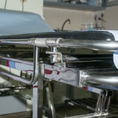 Ponderano, profanazione di una salma in obitorio, indagano i Carabinieri