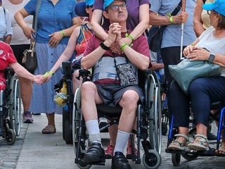 Biella, Oltre ogni ostacolo, Olivero: "L'accessibilità riguarda tutti" e Scaramuzzi percorre il tragitto in sedia a rotelle Biella, Oltre ogni ostacolo, Olivero: "L'accessibilità riguarda tutti" e Scaramuzzi percorre il tragitto in sedia a rotelle