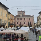 Al Mercatino degli Archi regali, artigianato e solidarietà a Biella FOTO Nicola Rasolo per newsbiella.it