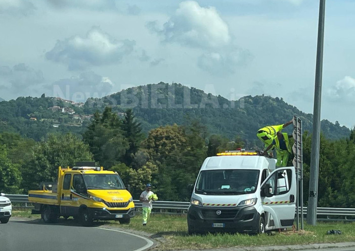 Biella, ponte della tangenziale, a breve la chiusura a metà per un mese e mezzo FOTO Maria Bazzocchi per newsbiella.it Biella, ponte della tangenziale, a breve la chiusura a metà per un mese e mezzo FOTO Maria Bazzocchi per newsbiella.it