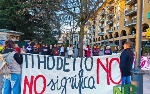 Anche a Biella in tanti al presidio contro il DDL Bongiorno (servizio di Riccardo Tosi per newsbiella.it)