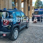 Biella, in Piazza Vittorio Veneto, intervento di 118, Polizia Locale e Carabinieri FOTO Mattia Baù per newsbiella.it Biella, in Piazza Vittorio Veneto, intervento di 118, Polizia Locale e Carabinieri FOTO Mattia Baù per newsbiella.it