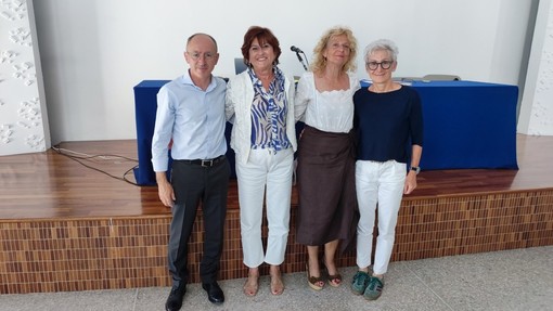 Biella, tre docenti in pensione: il saluto del Liceo Avogadro Biella, tre docenti in pensione: il saluto del Liceo Avogadro