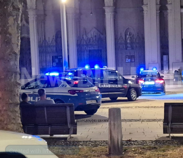 Ragazzi molesti in piazza Duomo, identificati quattro giovani tra i 21 e i 27 anni foto Nicola Rasolo per newsbiella.it Ragazzi molesti in piazza Duomo, identificati quattro giovani tra i 21 e i 27 anni foto Nicola Rasolo per newsbiella.it