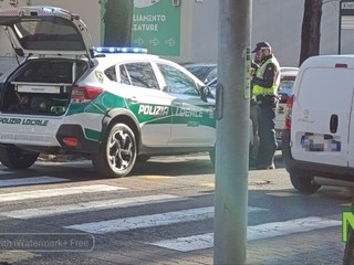 Giovane investita in Corso Europa a Biella, in ospedale in codice giallo FOTO Mattia Baù per newsbiella.it Giovane investita in Corso Europa a Biella, in ospedale in codice giallo FOTO Mattia Baù per newsbiella.it
