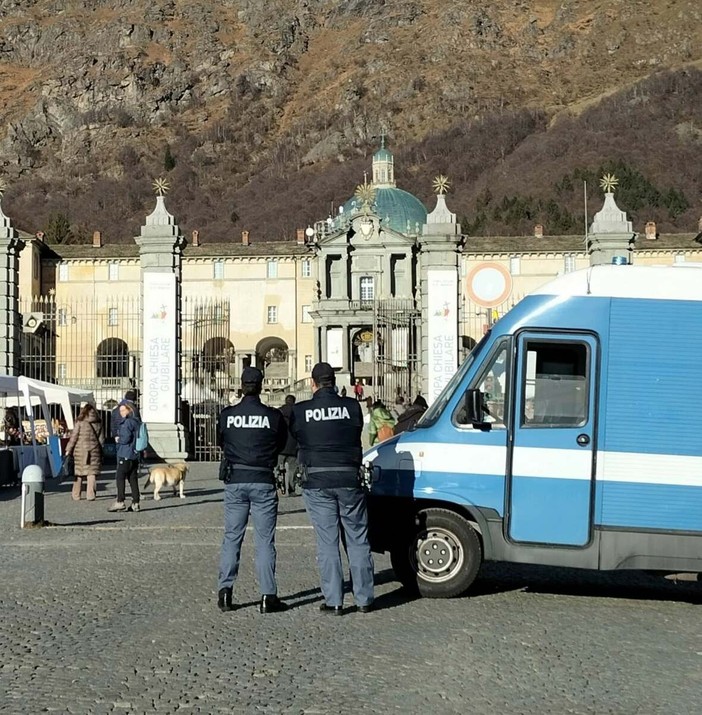 Biella Polizia di Stato a Oropa: prevenzione e dialogo con i cittadini - Foto dalla pagina Facebook Questura Biella