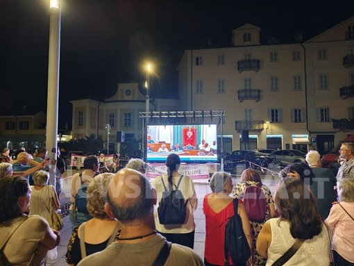 Mercato di Biella, contestazioni in piazza Duomo durante il Consiglio comunale Mercato di Biella, contestazioni in piazza Duomo durante il Consiglio comunale