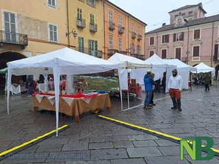 Al Mercatino degli Archi regali, artigianato e solidarietà a Biella FOTO Nicola Rasolo per newsbiella.it
