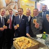 Il pane e i panificatori piemontesi protagonisti a Terra Madre. Bongioanni: "Laboratorio in piazza Castello per promuovere l’attività dei nostri panificatori" Il pane e i panificatori piemontesi protagonisti a Terra Madre. Bongioanni: "Laboratorio in piazza Castello per promuovere l’attività dei nostri panificatori"