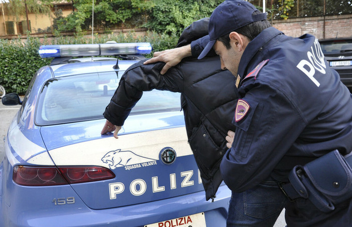 Ferisce un poliziotto con un cacciavite: arrestato 54enne biellese - Foto di repertorio