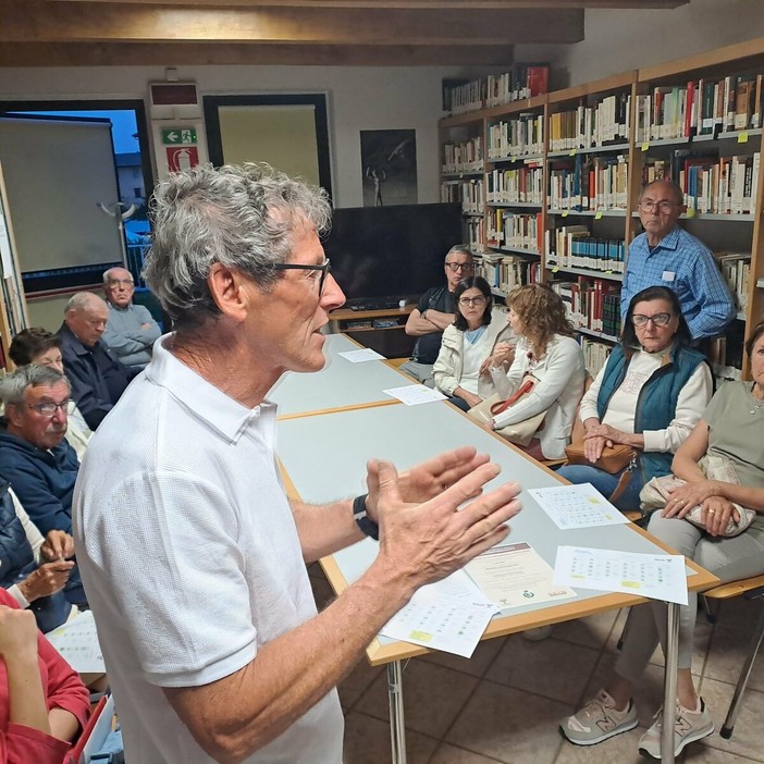 Partecipazione e interesse a Pralungo agli incontri sulla nuova raccolta rifiuti (foto dalla pagina Facebook di Pralungo in Comune) Partecipazione e interesse a Pralungo agli incontri sulla nuova raccolta rifiuti (foto dalla pagina Facebook di Pralungo in Comune)