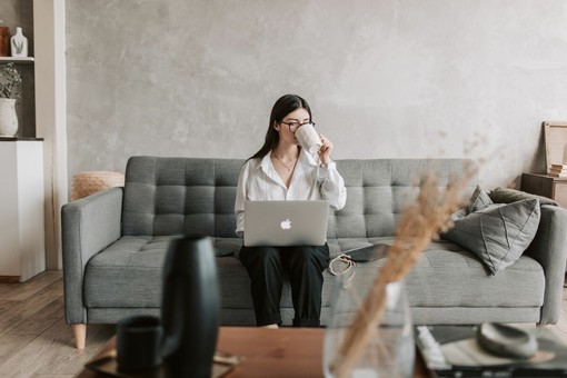 Lavoro ibrido, tra casa e ufficio cambia l’organizzazione della settimana Lavoro ibrido, tra casa e ufficio cambia l’organizzazione della settimana