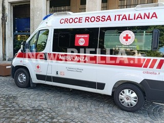 Biella, in Piazza Vittorio Veneto, intervento di 118, Polizia Locale e Carabinieri FOTO Mattia Baù per newsbiella.it