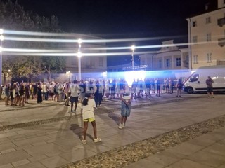 Mercato di Biella, contestazioni in piazza Duomo durante il Consiglio comunale Mercato di Biella, contestazioni in piazza Duomo durante il Consiglio comunale