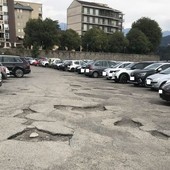 Biella, chiude il “parcheggione” di via Cernaia, un lettore: “Trent’anni di degrado e incuria”