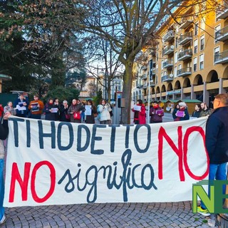 Anche a Biella in tanti al presidio contro il DDL Bongiorno (servizio di Riccardo Tosi per newsbiella.it)