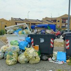 Ponderano, una residente sul nuovo sistema di raccolta rifiuti: "Sembra un luogo abbandonato" Ponderano, una residente sul nuovo sistema di raccolta rifiuti: "Sembra un luogo abbandonato"