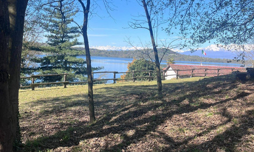 Viverone, attiva e fruibile l’area picnic di Punta Becco (foto dalla pagina Facebook di Comune di Viverone)