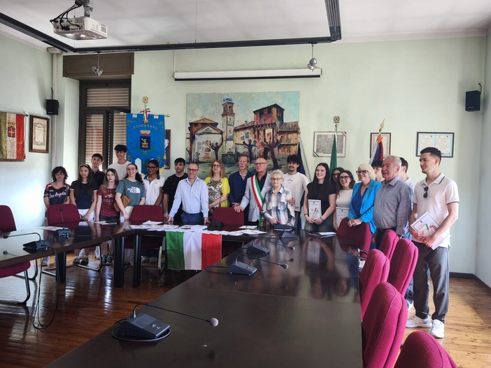 Ponderano celebra gli 80 anni della Repubblica: Costituzione ai neo diciottenni