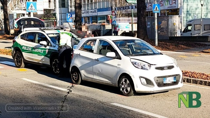 Giovane investita in Corso Europa a Biella, in ospedale in codice giallo FOTO Mattia Baù per newsbiella.it Giovane investita in Corso Europa a Biella, in ospedale in codice giallo FOTO Mattia Baù per newsbiella.it