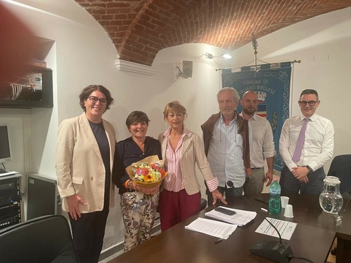 A Vigliano il Consiglio Comunale ringrazia la Dott.ssa Patrizia Brunazzo per i suoi anni di servizio (foto dal sito web del Comune di Vigliano Biellese) A Vigliano il Consiglio Comunale ringrazia la Dott.ssa Patrizia Brunazzo per i suoi anni di servizio (foto dal sito web del Comune di Vigliano Biellese)