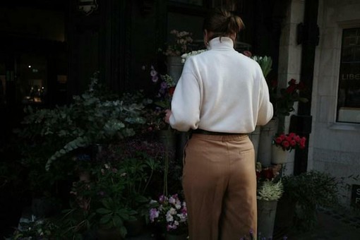 Pantaloni in cotone in autunno: come scegliere gli abbinamenti con maglie, giacche e scarpe nelle giornate più fresche Pantaloni in cotone in autunno: come scegliere gli abbinamenti con maglie, giacche e scarpe nelle giornate più fresche