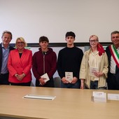 Pollone, consegnata la Costituzione ai neo 18enni