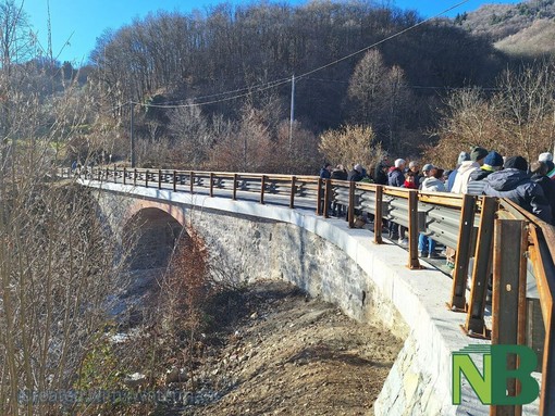 Taglio del nastro a Pralungo, inaugurato il nuovo ponte per il Favaro di Biella (servizio di Nicola Rasolo per newsbiella.it)