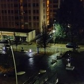 Piazza Curiel al buio nelle prime ore del mattino: interrogazione in aula