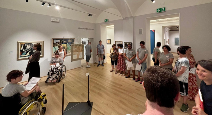 Vivi Biellese al Palazzone: molti visitatori per le visite guidate alla mostra "Collezione Franco Riccardi. Segni e visioni del Novecento"