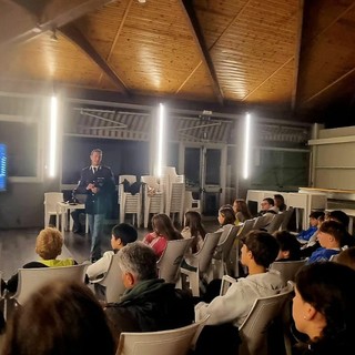 Sandigliano, la Polizia Postale incontra i giovani: attenzione ai rischi del web Sandigliano, la Polizia Postale incontra i giovani: attenzione ai rischi del web