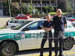 Biella, riuscito l’esperimento degli agenti della Polizia Locale in Valle Cervo: oltre 100 sanzioni per parcheggi selvaggi (foto di Mauro Benedetti in esclusiva per newsbiella.it)
