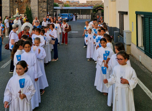 A Vigliano la processione mariana A Vigliano la processione mariana